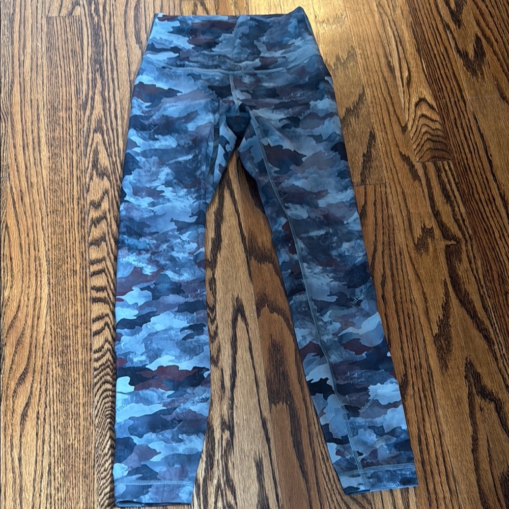 Lululemon camo print leggings size 4